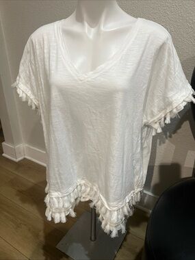 Women's White V-Neck Tassel-Hem Short Sleeve Top